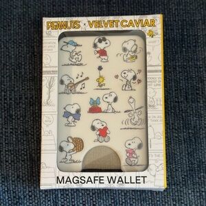 Peanuts x Velvet Caviar Magsafe Wallet - Snoopy Print